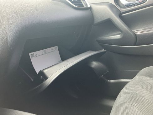 Used 2016 Nissan Rogue SV image 26