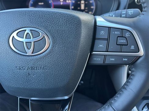 Used 2025 Toyota Grand Highlander AWD image 30