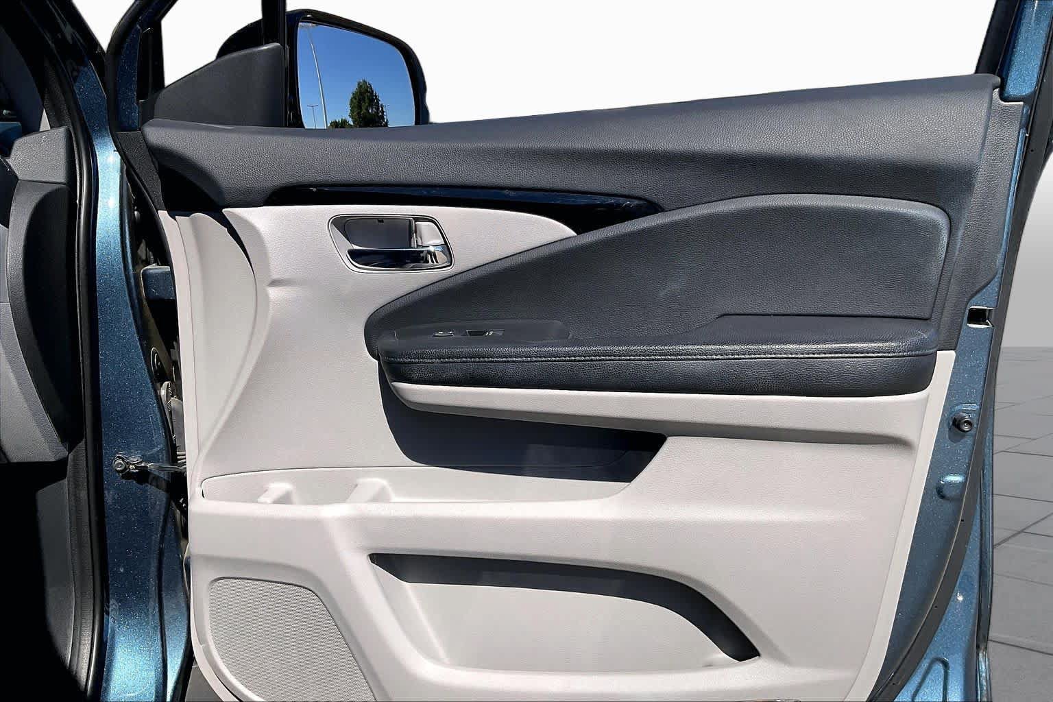 Used 2016 Honda Pilot Touring image 21