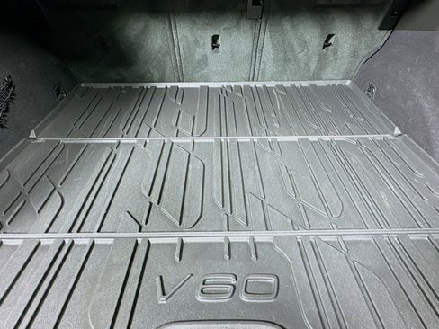 Used 2016 Volvo V60 T5 Platinum w/ Climate Package image 23