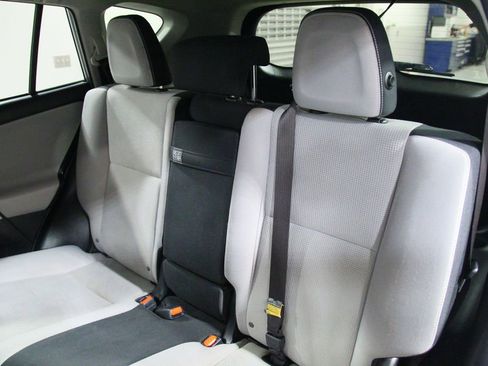 Used 2018 Toyota RAV4 XLE AWD/4WD image 28