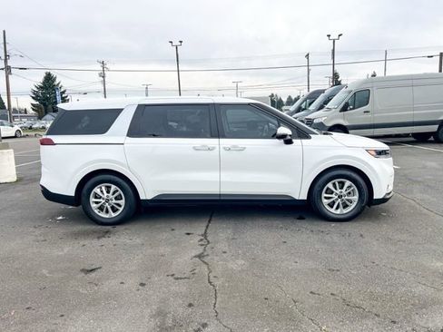 Certified 2024 Kia Carnival LX image 7