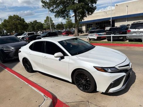 Used 2021 Toyota Camry XSE FWD image 3
