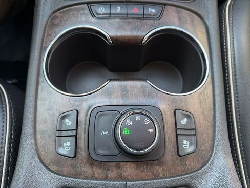 Used 2022 GMC Acadia Denali w/ Denali Ultimate Package image 25