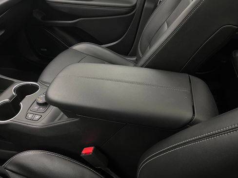 Used 2022 GMC Terrain SLT w/ Infotainment Package II AWD/4WD image 32