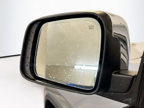 Used 2015 Jeep Grand Cherokee Limited w/ Luxury Group II image 16