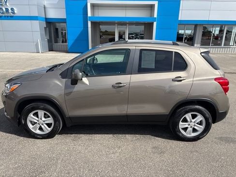 Used 2021 Chevrolet Trax LT w/ Driver Confidence Package AWD/4WD image 9