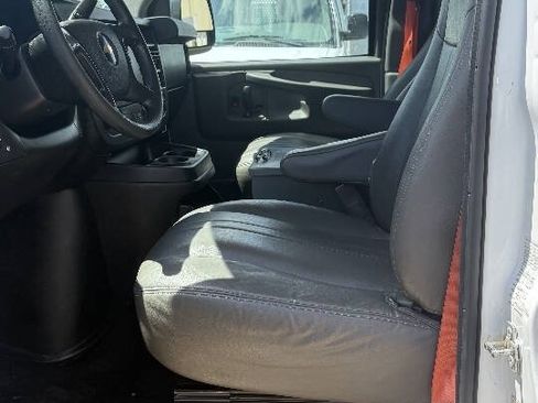 Used 2015 Chevrolet Express 2500 RWD image 17