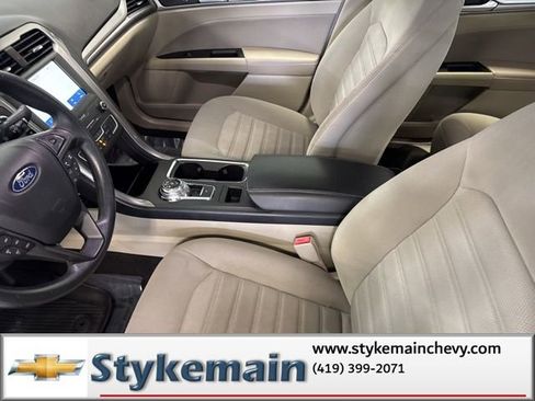 Used 2020 Ford Fusion SE image 28