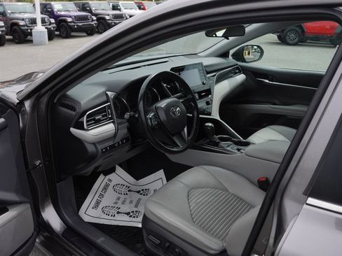 Used 2022 Toyota Camry SE w/ Cold Weather Package FWD image 29