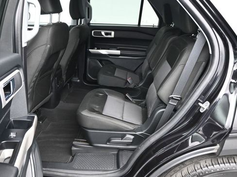 Used 2022 Ford Explorer XLT image 19