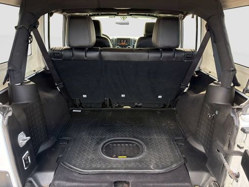 Used 2017 Jeep Wrangler Unlimited Sahara w/ Connectivity Group AWD/4WD image 29