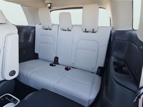 New 2026 Nissan Pathfinder SL w/ SL Premium Package FWD image 15