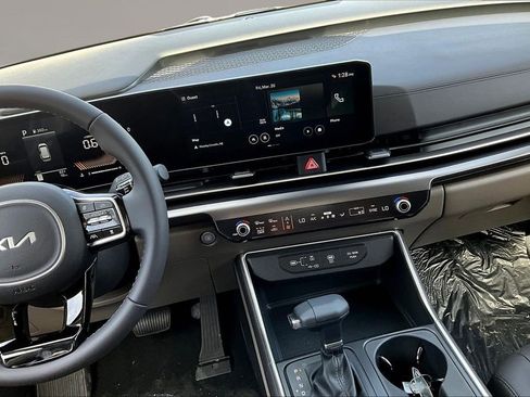 New 2026 Kia Carnival image 6
