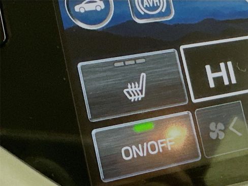 Used 2024 Subaru Ascent Premium w/ Convenience Package image 16