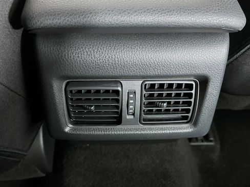 Used 2025 Toyota Camry LE image 27