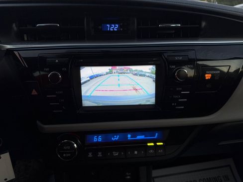 Used 2015 Toyota Corolla LE FWD image 15