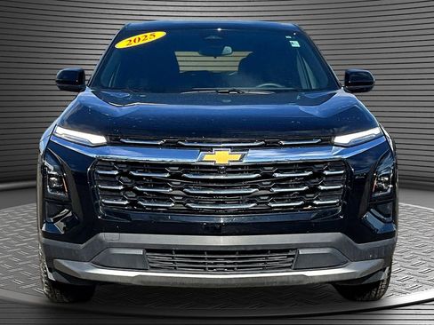 Used 2025 Chevrolet Equinox LT image 2