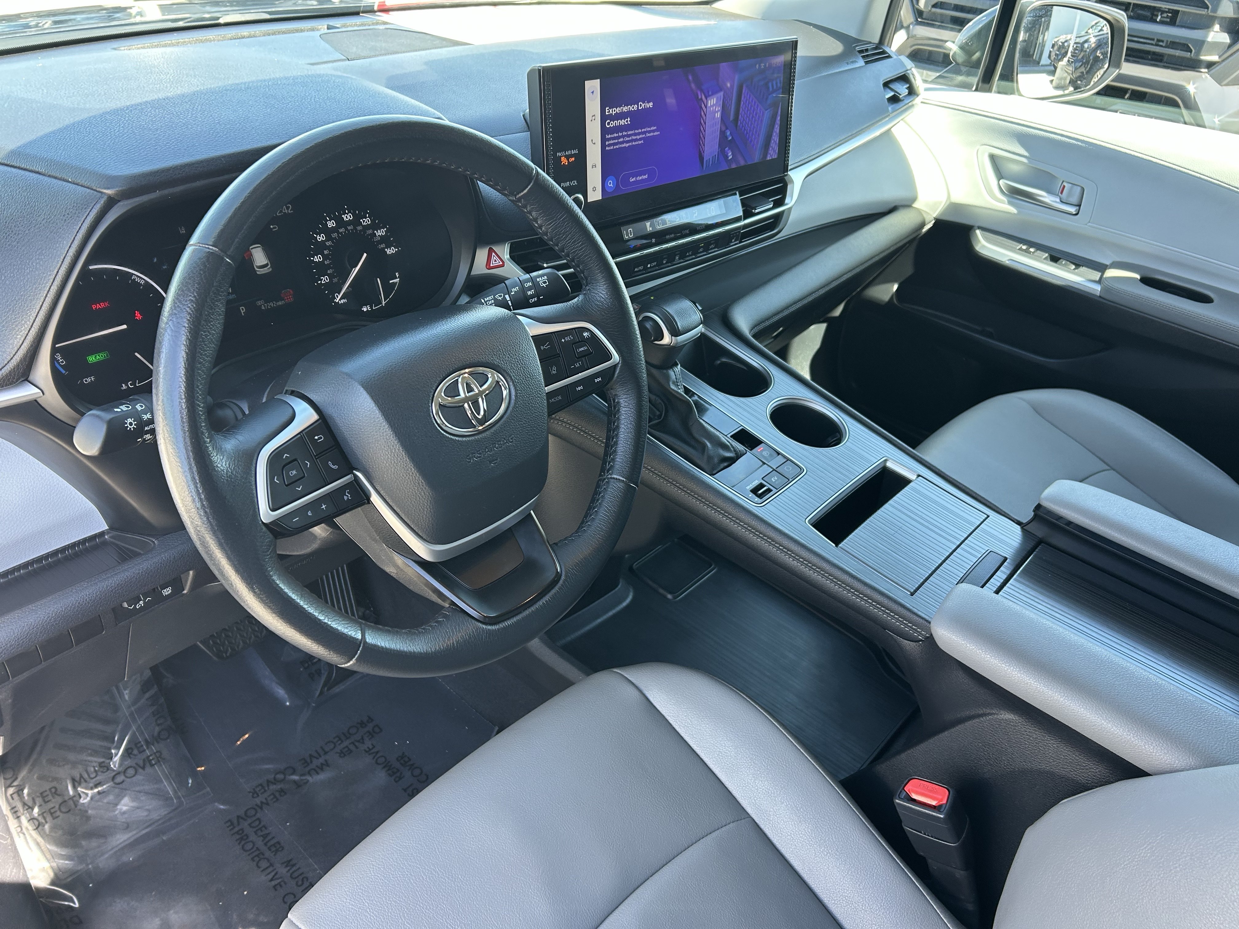 Certified 2025 Toyota Sienna XLE FWD image 19