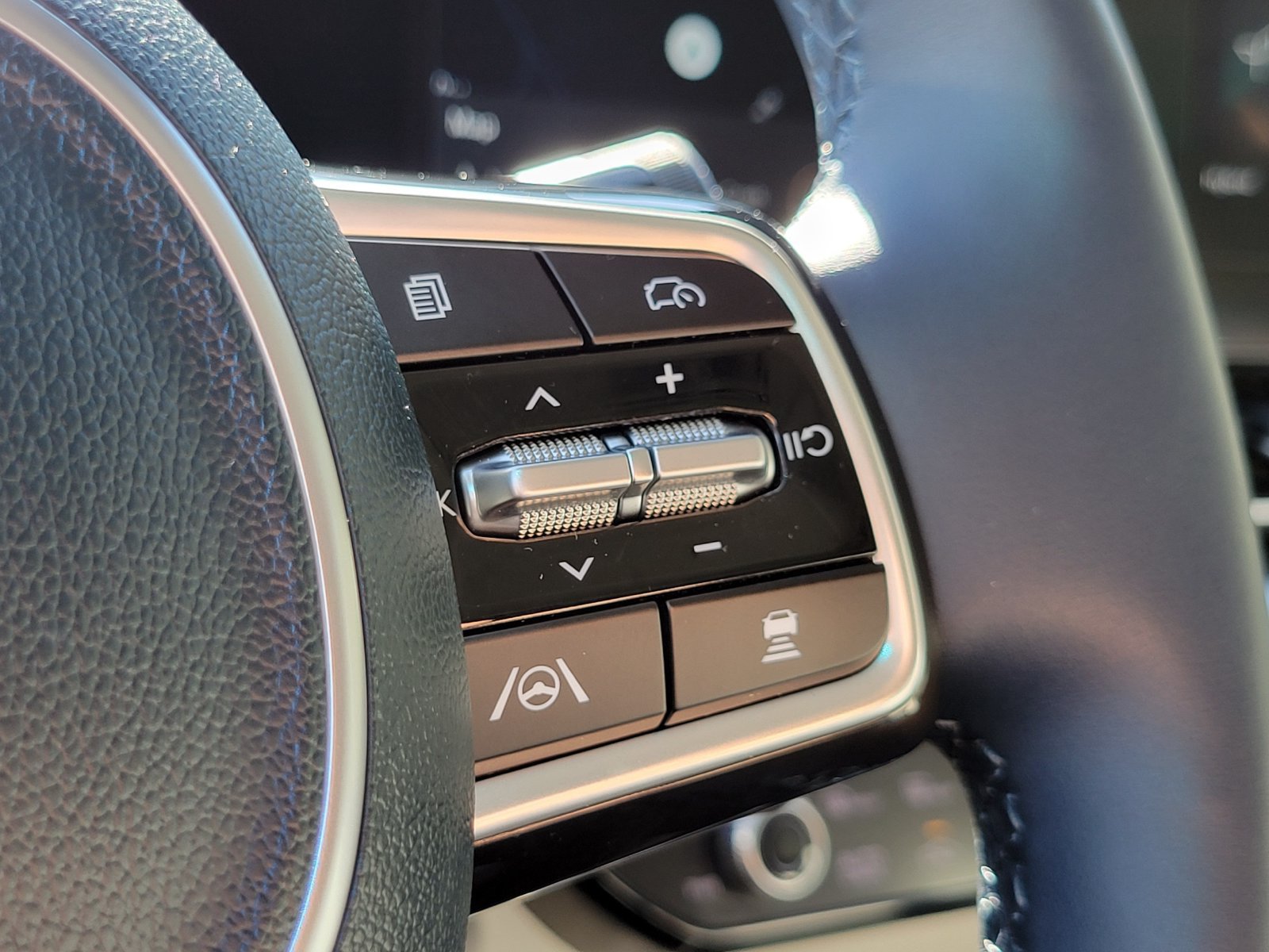 Certified 2025 Kia Carnival SX Prestige FWD image 19