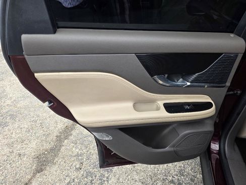 Used 2020 Lincoln Corsair FWD image 12