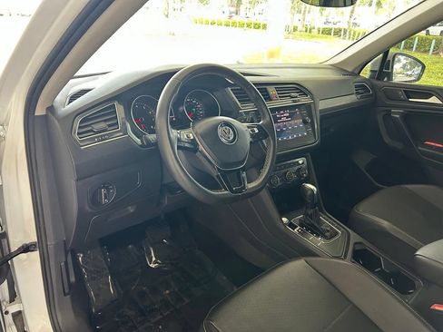 Used 2021 Volkswagen Tiguan SE w/ Panoramic Sunroof Package FWD image 7
