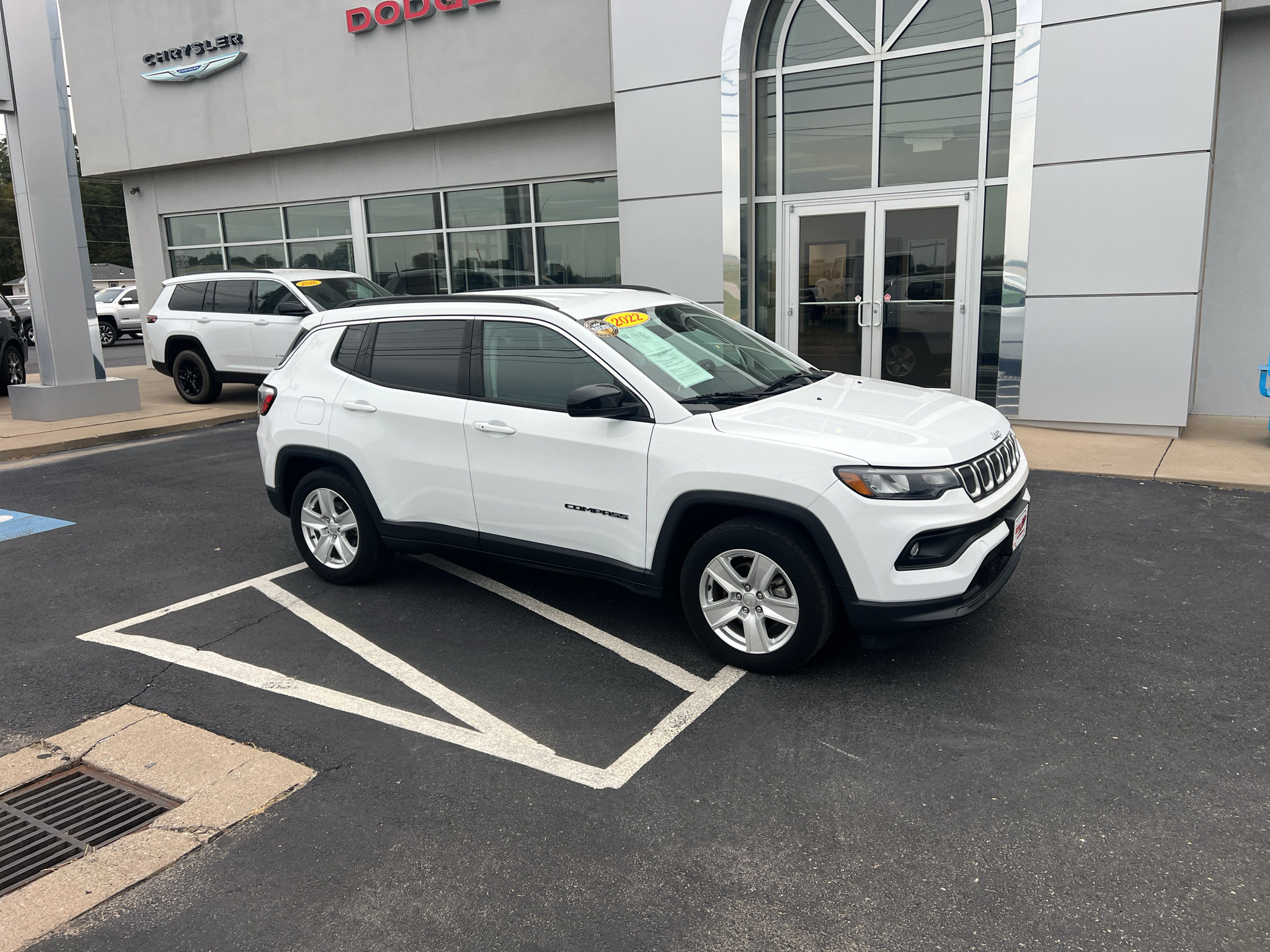 Used 2022 Jeep Compass Latitude FWD image 6