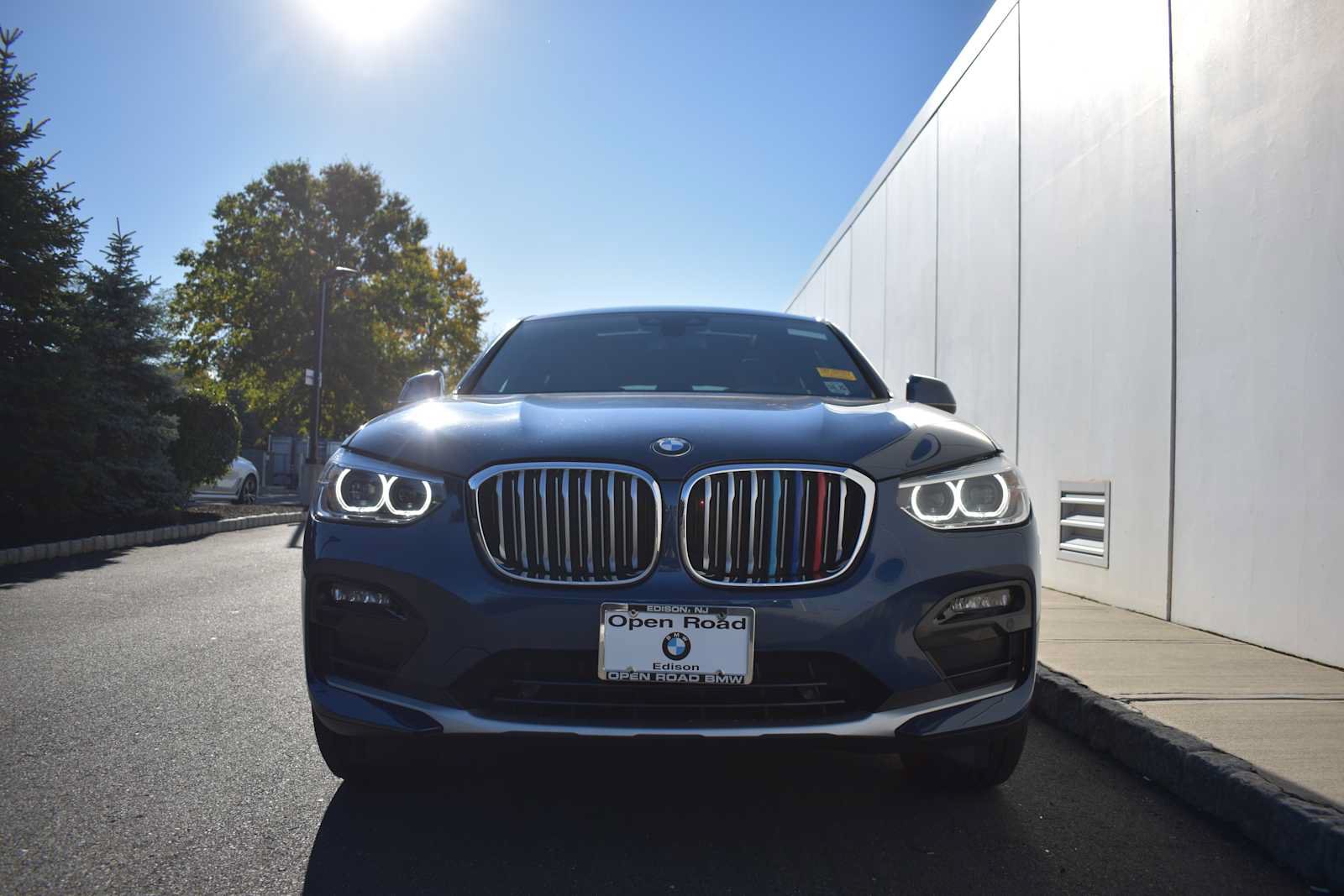Used 2021 BMW X4 xDrive30i w/ Premium Package AWD/4WD image 2