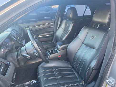 Used 2018 Chrysler 300 S RWD image 11