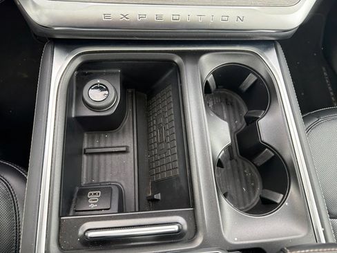 Used 2025 Ford Expedition Platinum AWD/4WD image 18