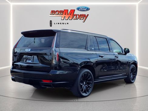 Used 2023 Cadillac Escalade ESV Sport w/ LPO, ONYX Package AWD/4WD image 4