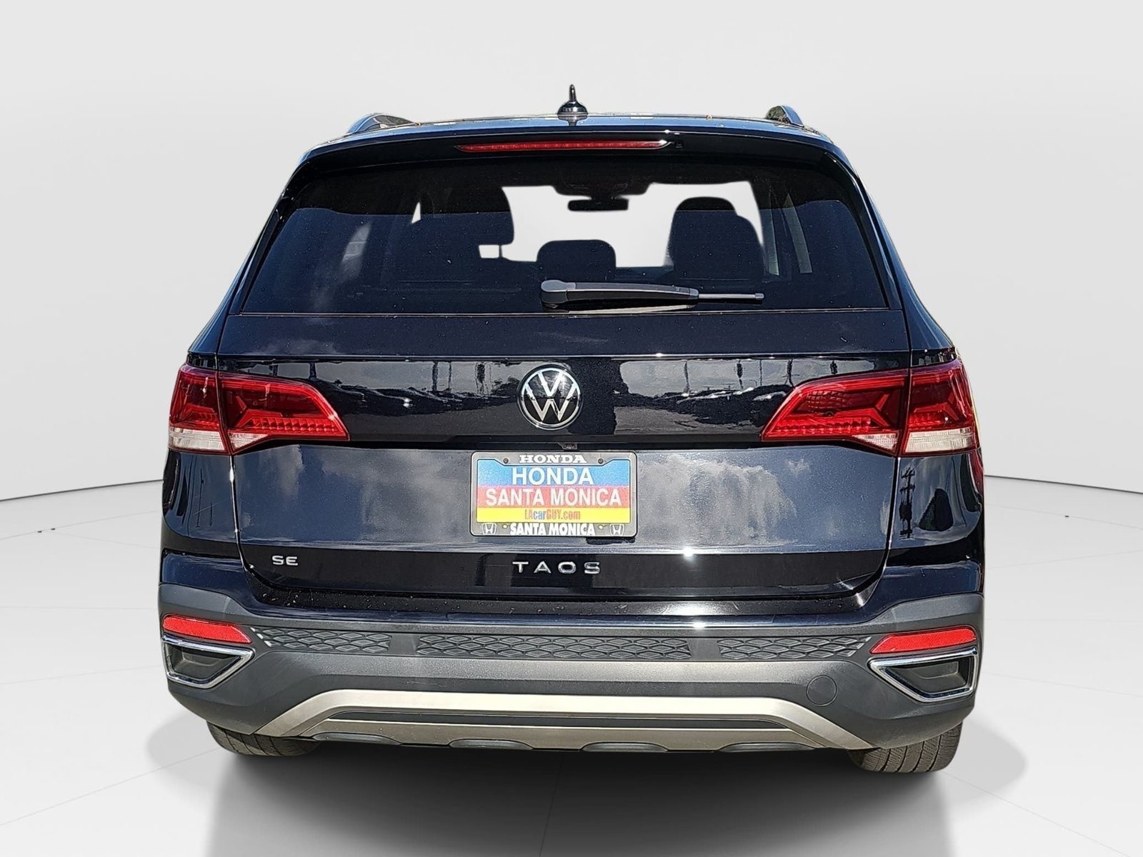 Used 2023 Volkswagen Taos SE FWD image 6