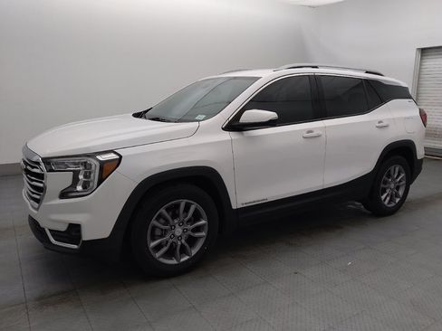 Used 2022 GMC Terrain SLT image 2