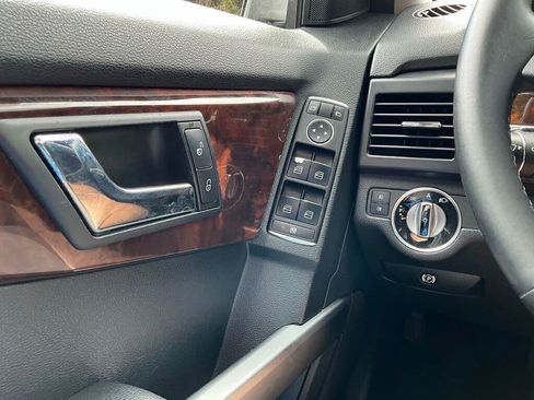 Used 2011 Mercedes-Benz GLK 350 4MATIC image 21