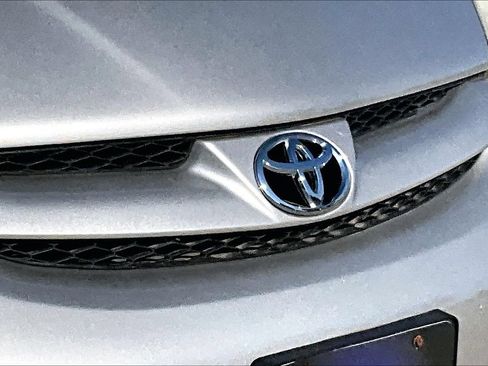 Used 2010 Toyota Sienna XLE w/ Towing Prep Pkg FWD image 11