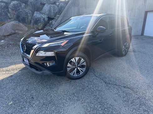 Used 2021 Nissan Rogue SV AWD/4WD image 2