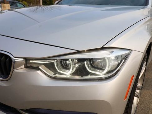Used 2018 BMW 330i xDrive Sedan w/ Convenience Package image 19