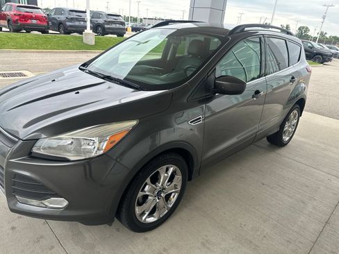 Used 2015 Ford Escape SE w/ Equipment Group 201A FWD image 2