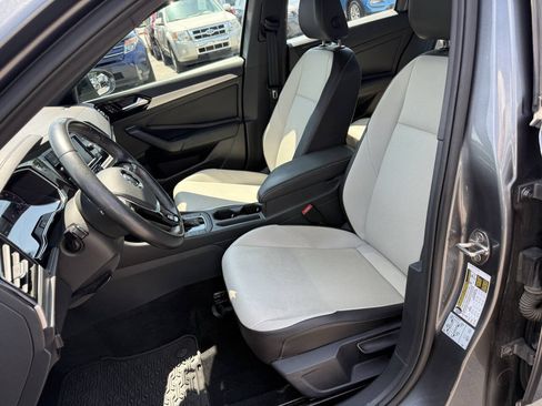 Used 2019 Volkswagen Jetta R-Line FWD image 7