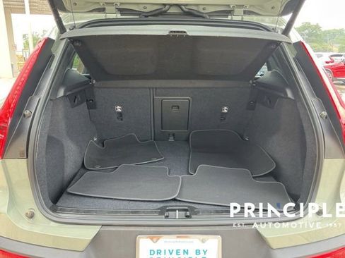 Certified 2024 Volvo XC40 B5 Core AWD/4WD image 12