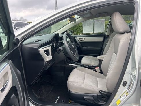 Used 2015 Toyota Corolla LE image 12