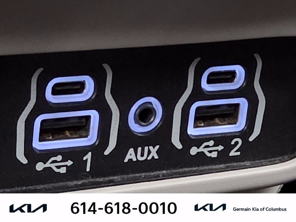 Used 2023 Chrysler Pacifica Touring-L FWD image 30