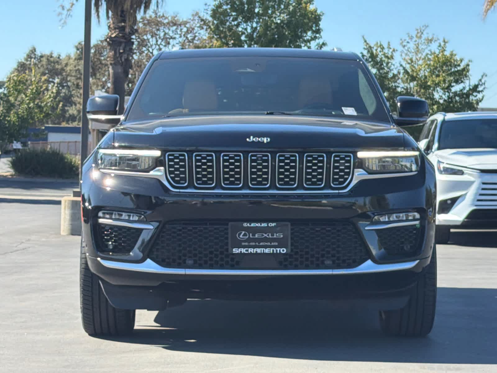 Used 2023 Jeep Grand Cherokee Summit AWD/4WD image 10