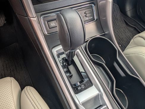 Used 2022 Subaru Ascent Limited w/ Technology Package image 33