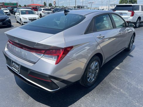 Used 2025 Hyundai Elantra Hybrid FWD image 7