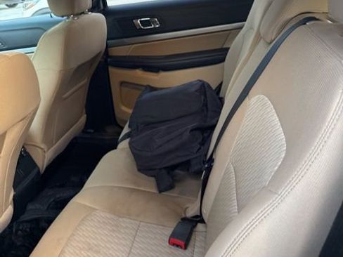 Used 2017 Ford Explorer Base image 6