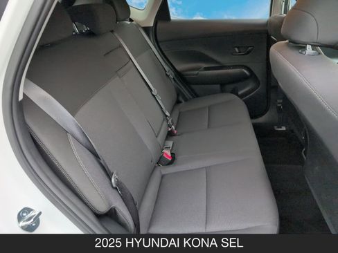 Used 2025 Hyundai Kona SEL image 17