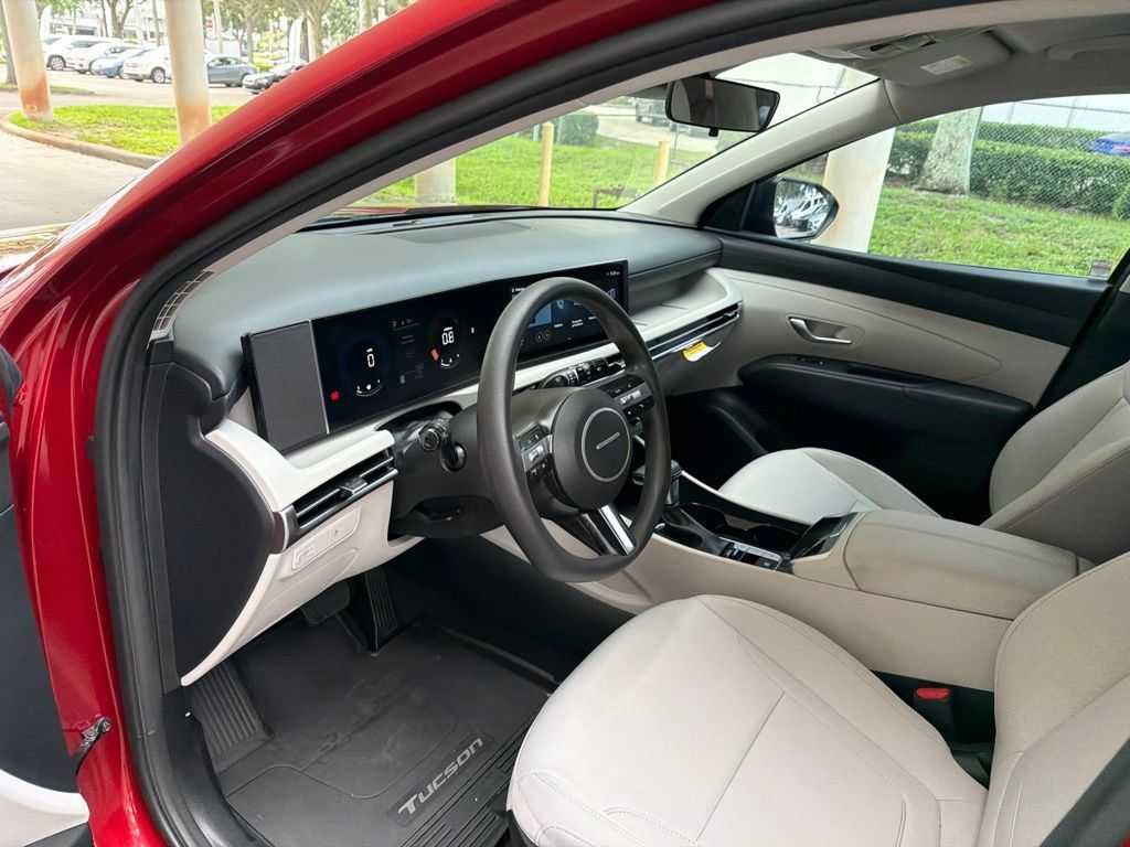 Used 2025 Hyundai Tucson SE FWD image 7