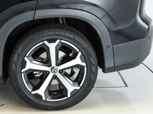 New 2026 Volkswagen Tiguan SE FWD image 6