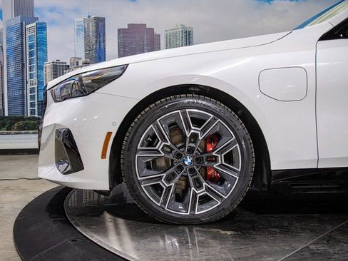 New 2026 BMW 550e xDrive w/ Executive Package image 7